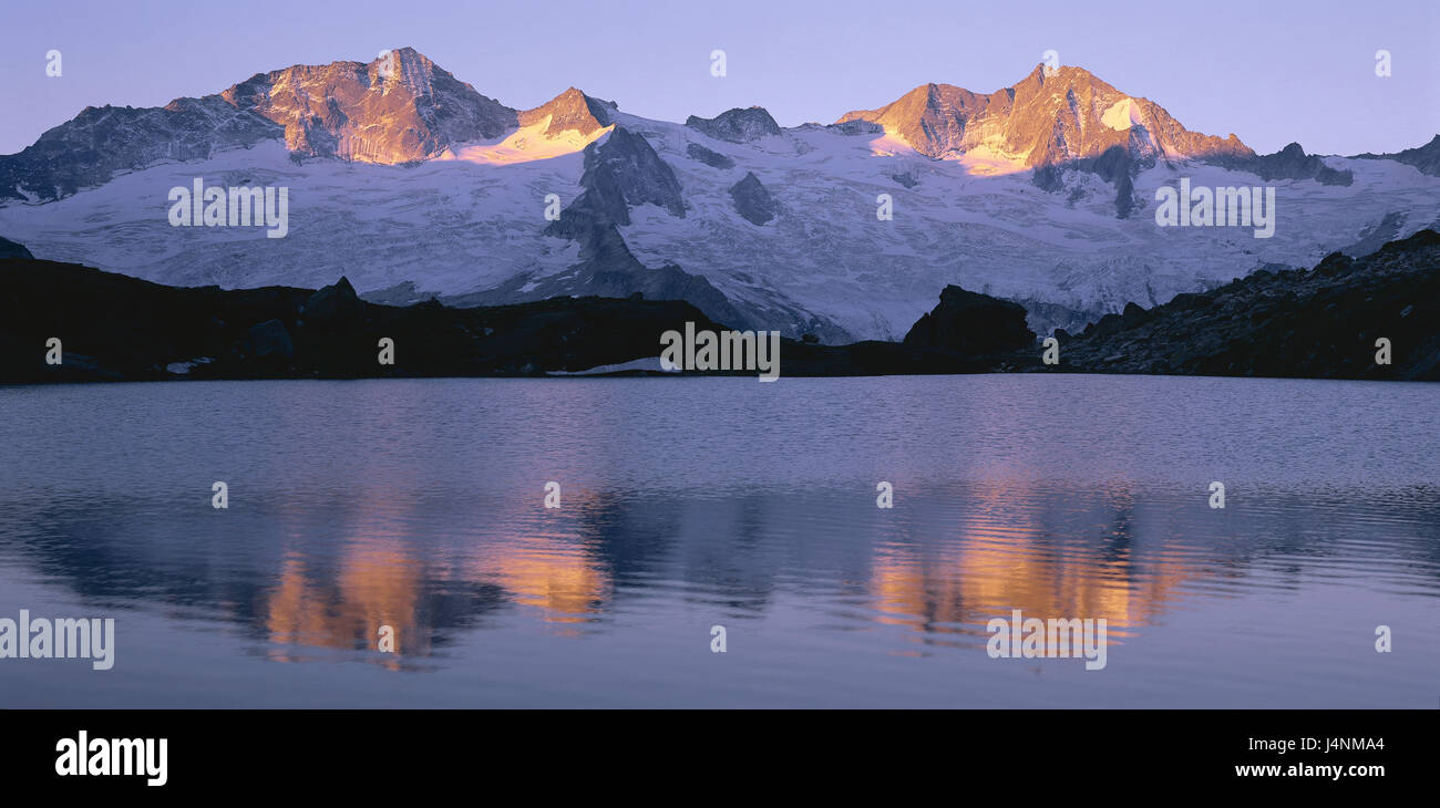 L'Austria, la Zillertal, Mayrhofen, Lago Nero, montagne Turnerkamp, Grandi Möseler, montagne, Alpi paesaggio di montagna, regione montagnosa, scenario, summit, lago, mirroring di acqua, acqua di superficie, serata tuning, deserte, di riposo e di silenzio, idillio, visualizzare, panorama, il panorama di montagna, Foto Stock