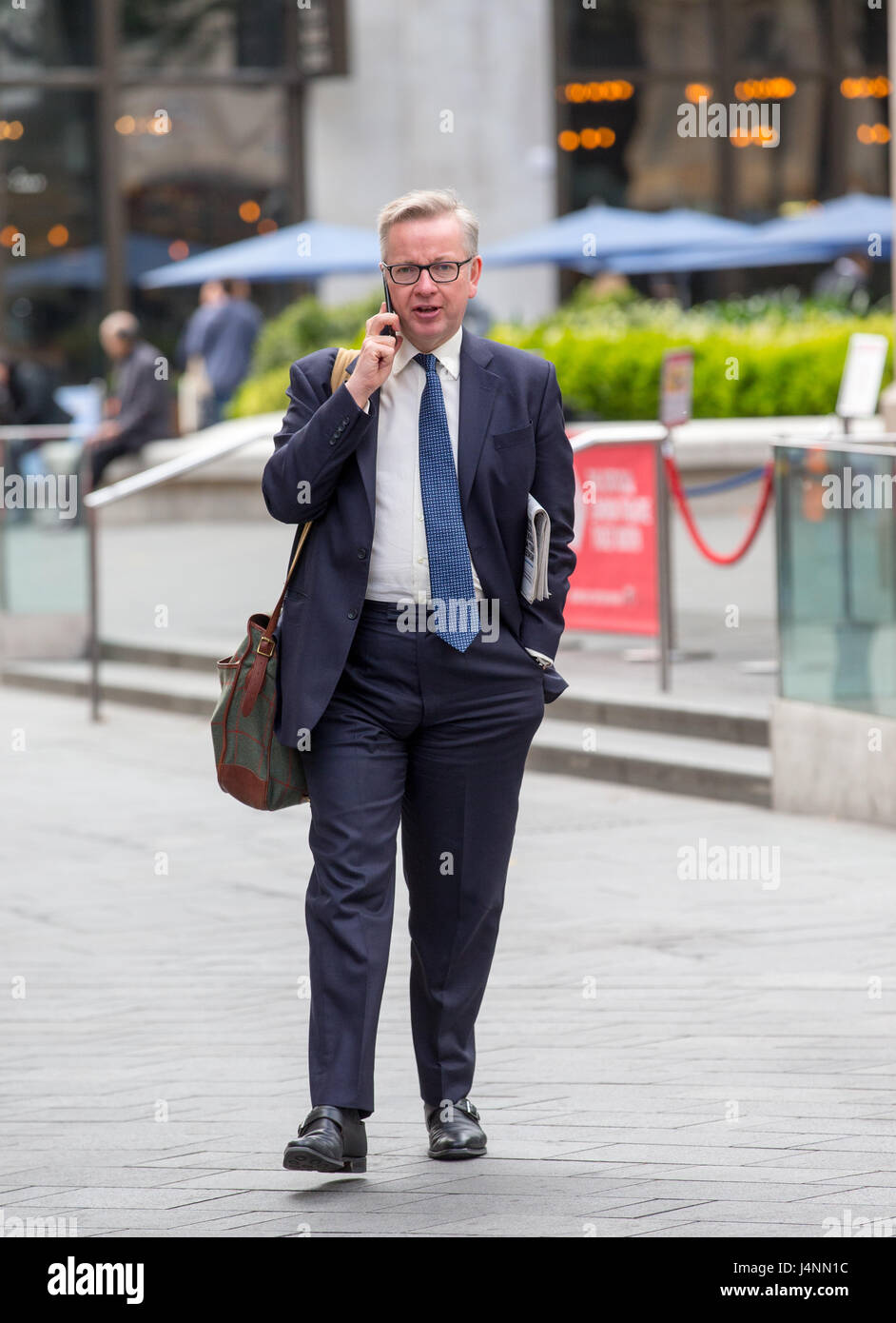 Michael Gove arriva in Leicester Square a dare una intervista radio.Egli è in piedi in elezioni generali nel Surrey Heath Foto Stock
