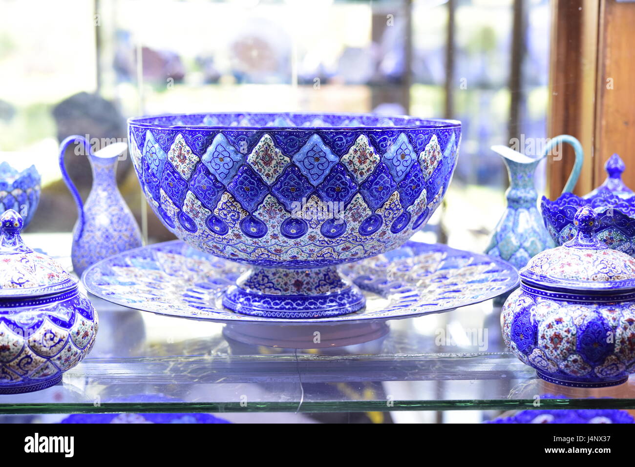 Fatte a mano porcelian souvenir al negozio Foto Stock