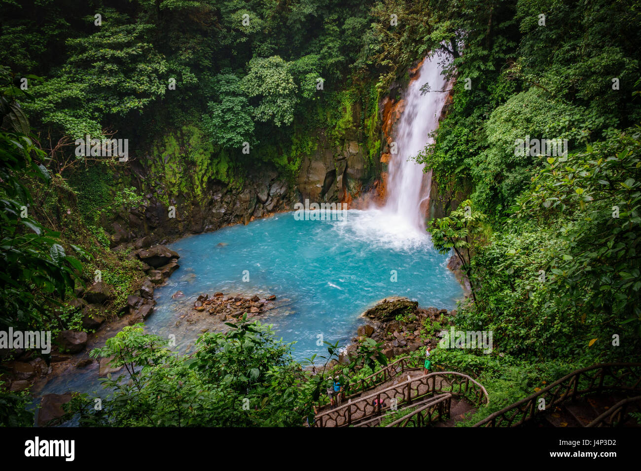Celeste cascata in volcan tenorio parco nazionale di Costa Rica Foto Stock