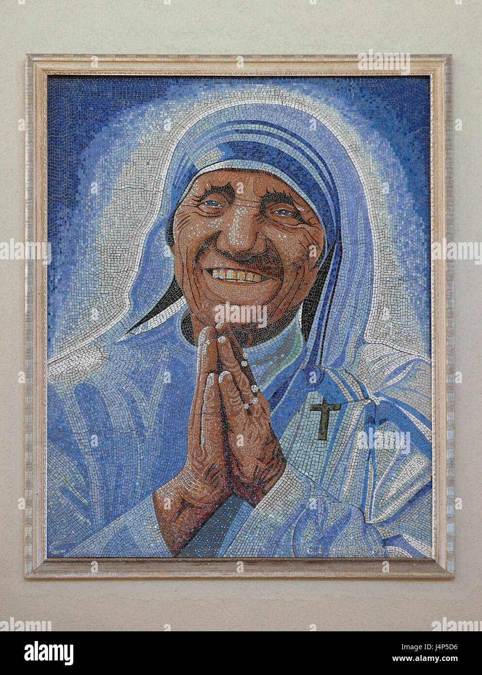 Madre Teresa mosaico nella Madre Teresa nella cattedrale di Vau Dejes io, in Albania il 30 settembre 2016. Foto Stock