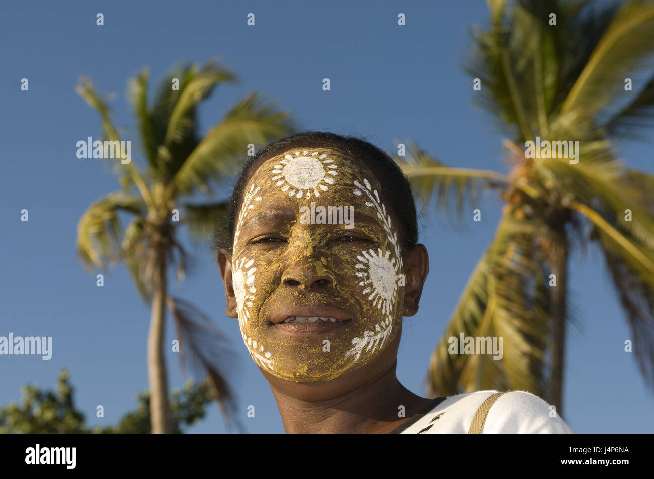 Madagascar, isola di Nosy Be, donna, pittura del viso, ritratto, nessun modello di rilascio, Foto Stock