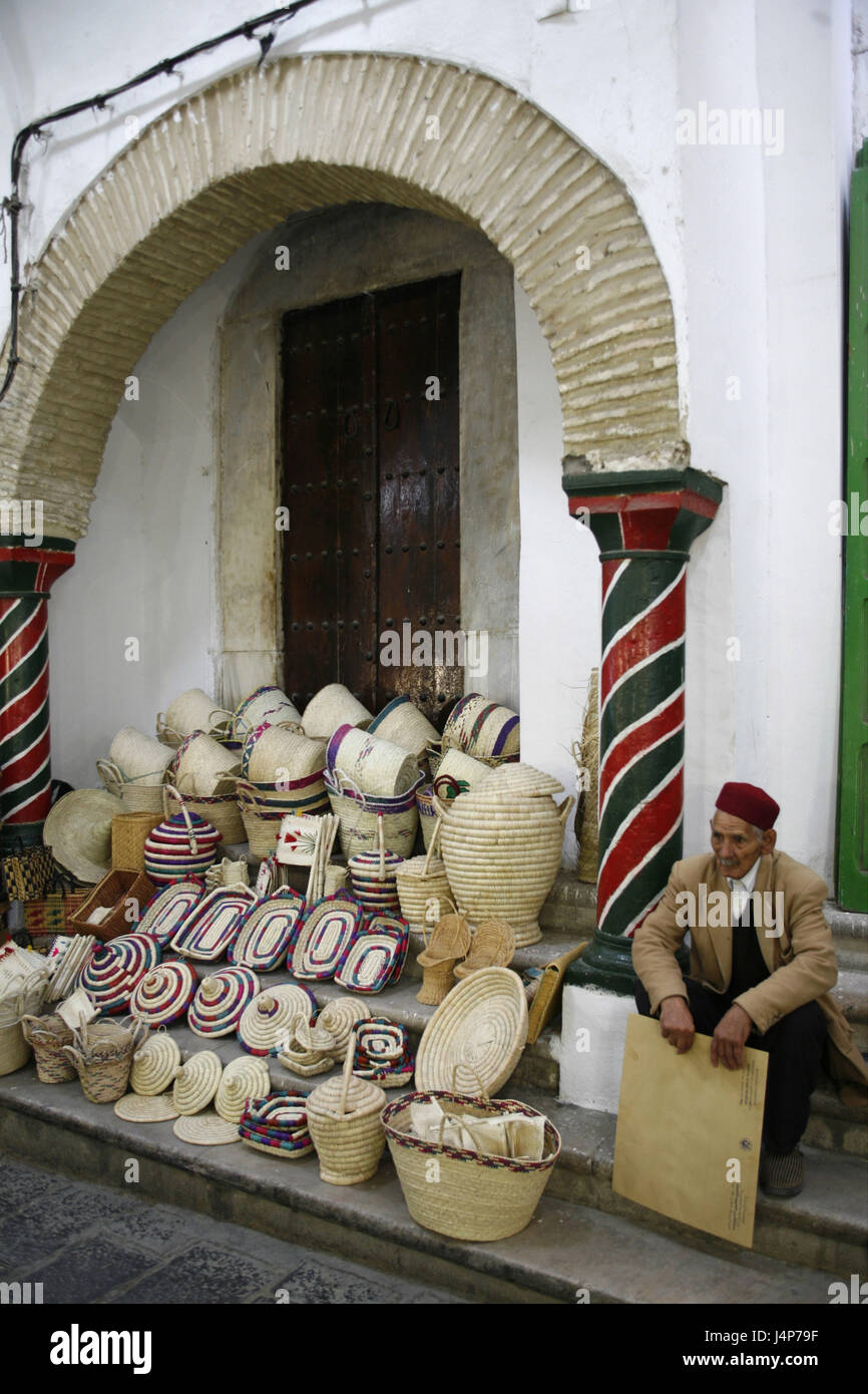 La Tunisia, Tunisi, Città Vecchia, fasi, venditori ambulanti, lavorazione del vimini, Foto Stock