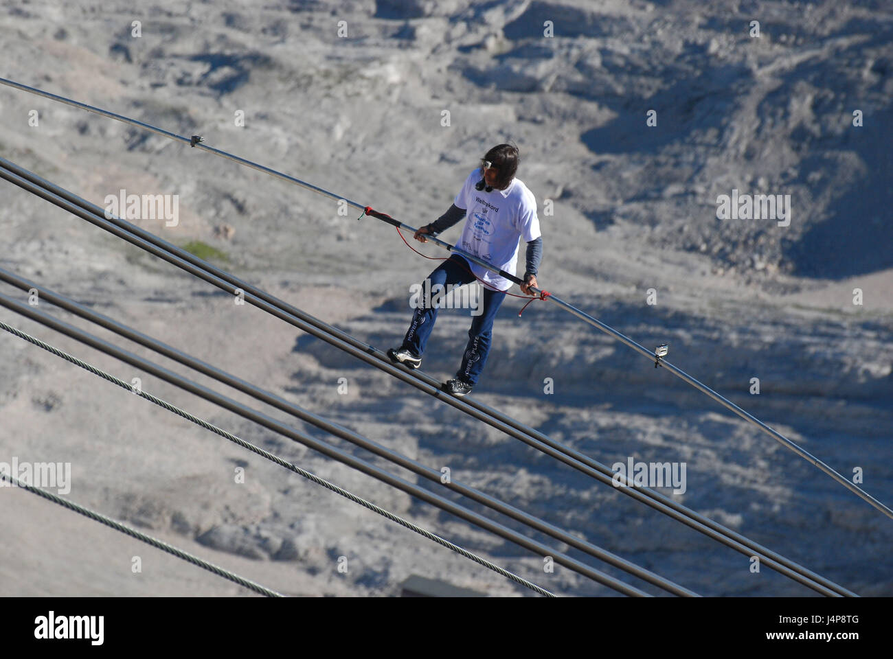 In Germania, in Baviera, Werdenfels, Grainau, Zugspitze, fune artiste Friddi Nock, record del mondo in Tragseillauf, Foto Stock