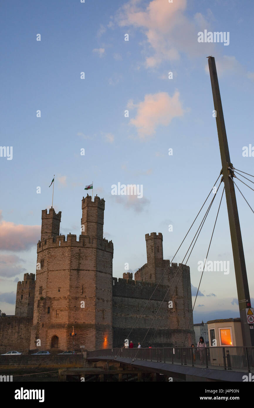 Il Galles, Gwynedd, Caernarfon Castle, luce della sera, Foto Stock