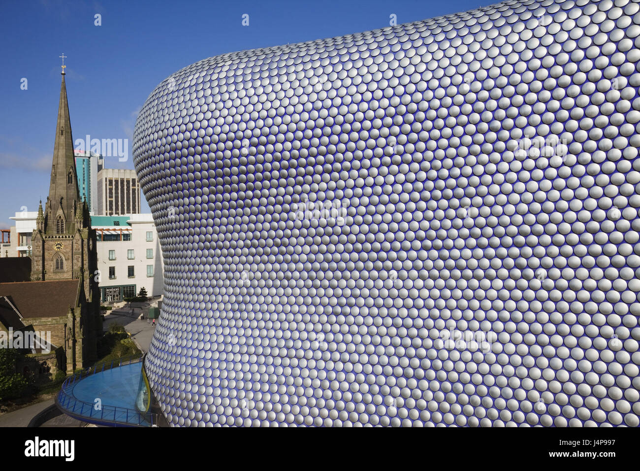 Gran Bretagna, Inghilterra, Birmingham, Selfridges Dipartimento tendina, Bullring Shopping Mall, la chiesa di San Martino, Steeple, Foto Stock