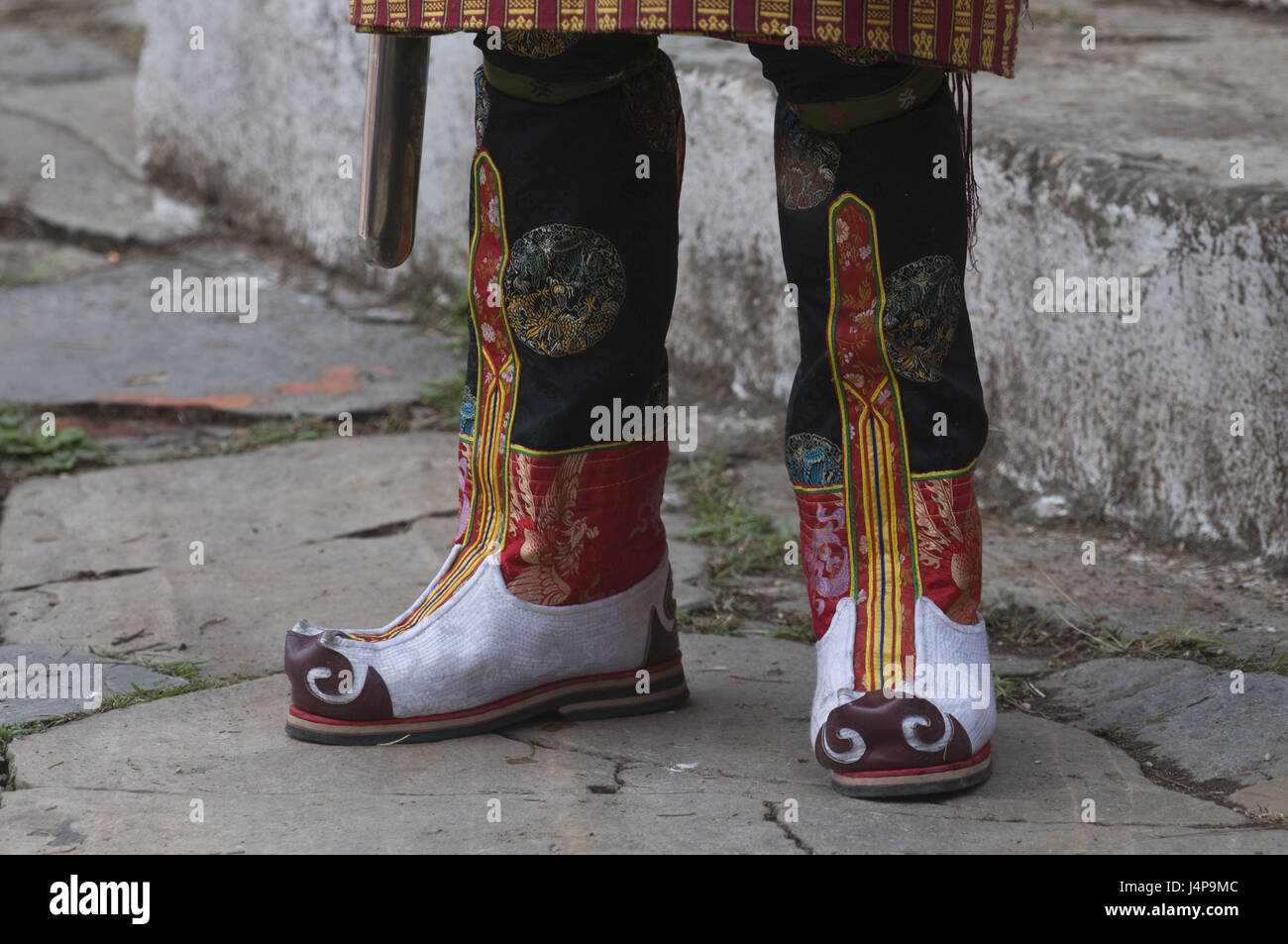 Piedi, monaco, tradizionalmente, costume nazionale, Paro, Bhutan, Foto Stock
