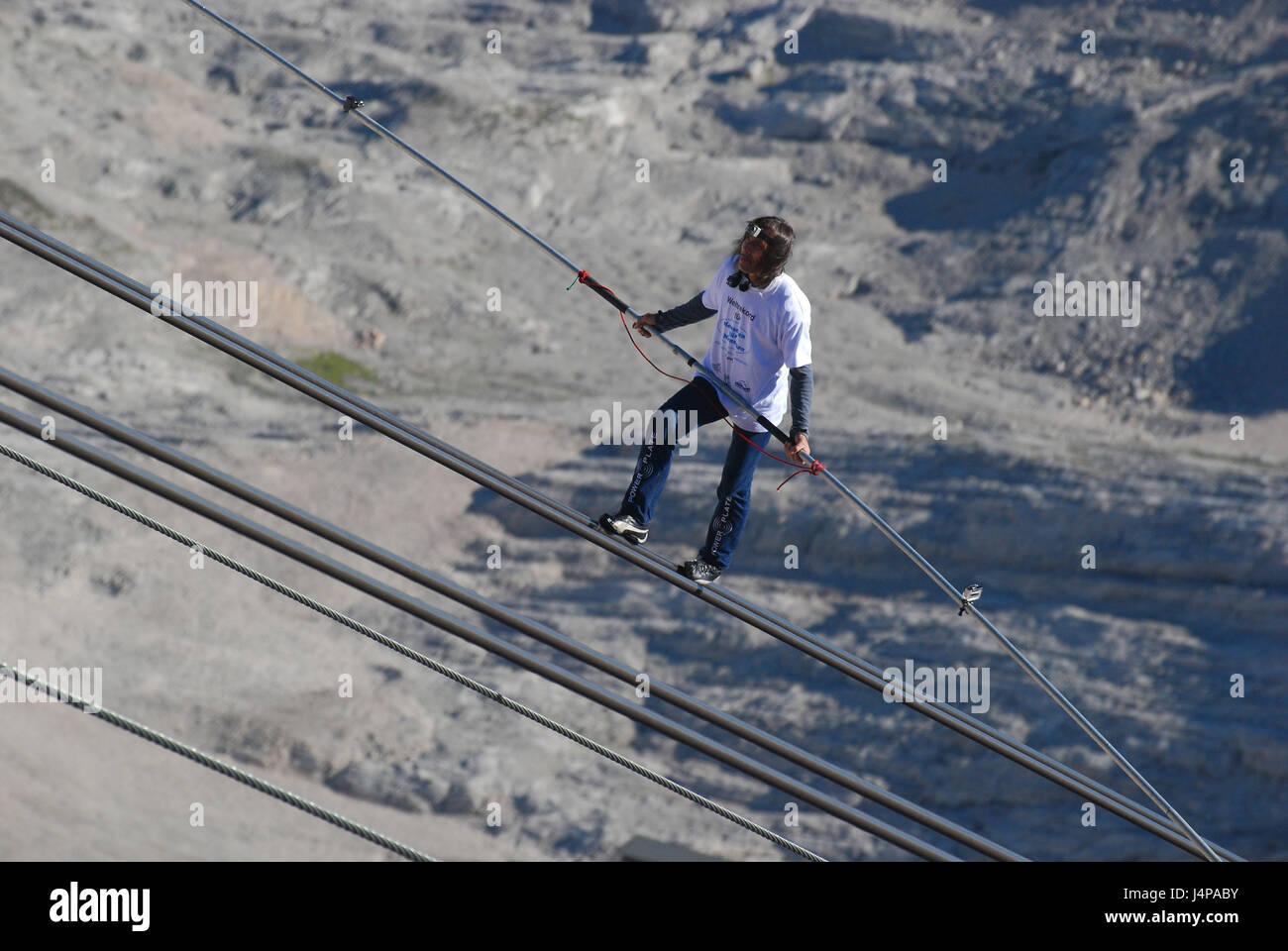 In Germania, in Baviera, Werdenfels, Grainau, Zugspitze, fune artiste Friddi Nock, record del mondo in Tragseillauf, Foto Stock