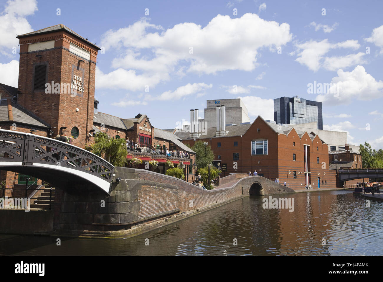 Gran Bretagna, Inghilterra, Birmingham, Worcester e Birmingham Canal, ponti, case, Foto Stock