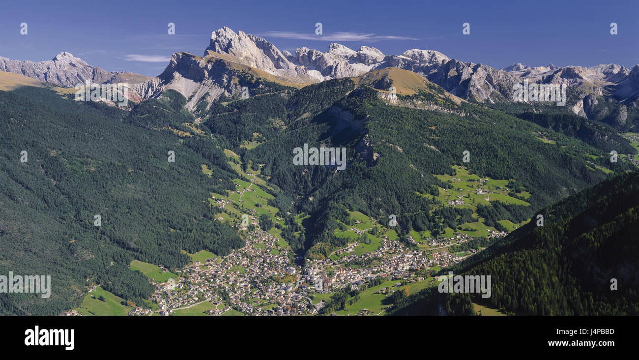 L'Italia, Sud Tirolo, Grödnertal, Grödner col, vista del Puflatsch, Ortisei, Seceda, Geislerspitzen, paesaggi, natura, montagne, panorama di montagna, summit, cima, paesaggio di montagna, panorama, valley, vista valle, luogo Foto Stock
