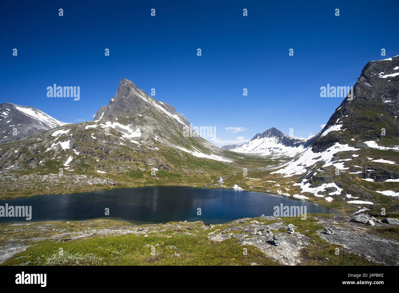Norvegia, More og Romsdal, paesaggio di montagna, Trollstigen, lago, Foto Stock
