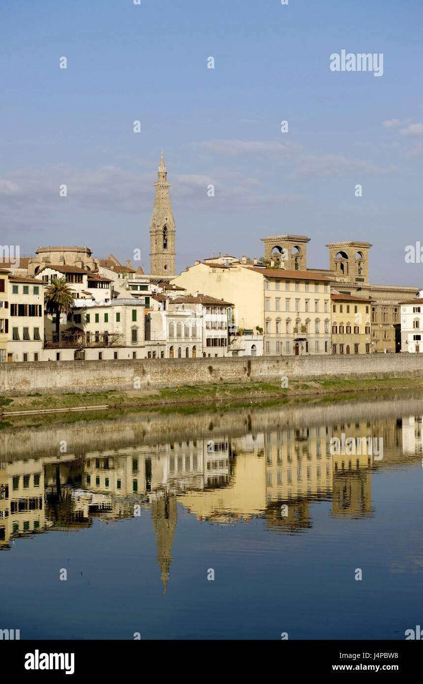 L'Italia, Toscana, Firenze, flusso in Arno, Riva, vista città, Santa Croce Basilika, Foto Stock