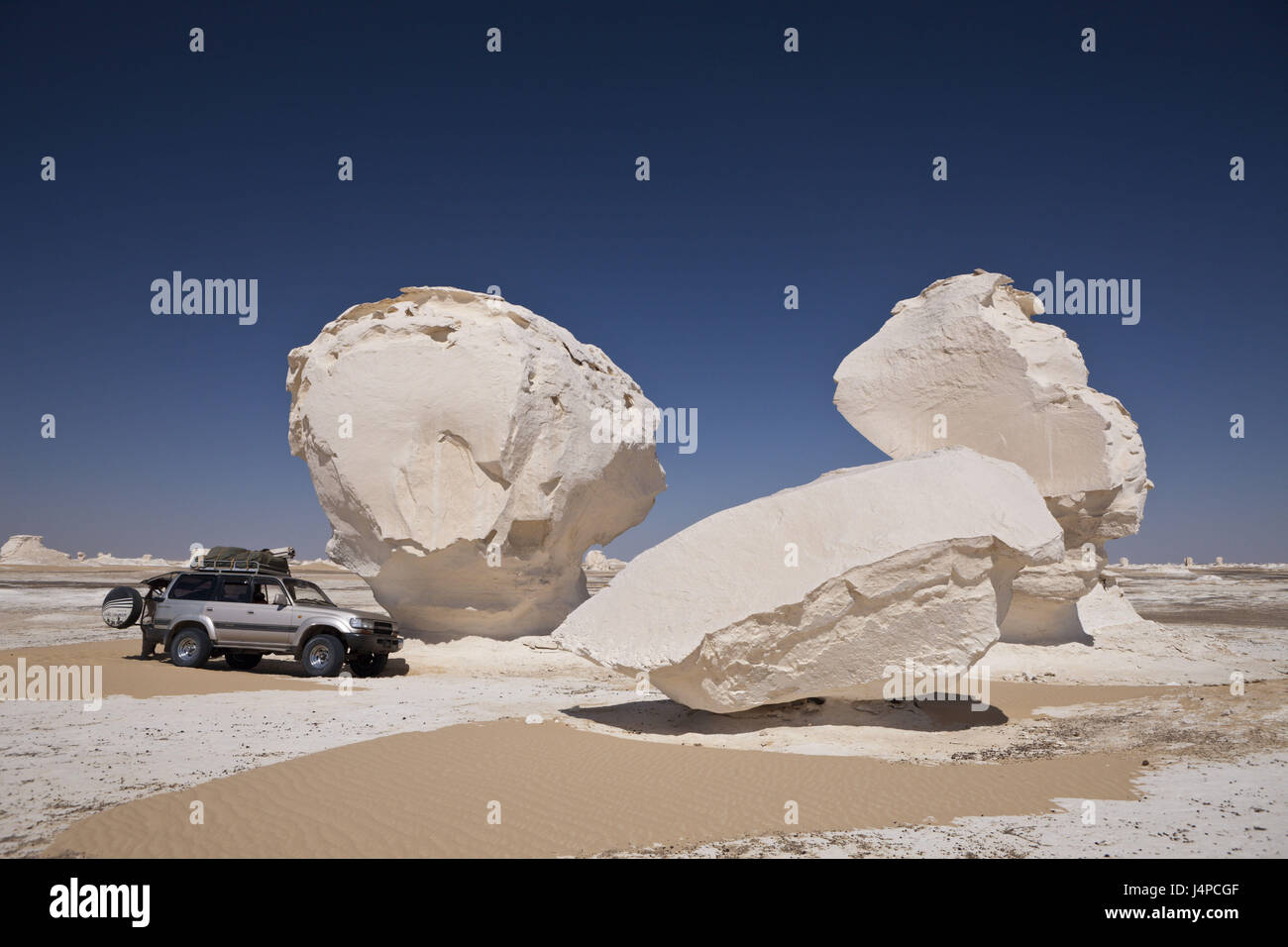 Tour in jeep nel parco nazionale di White Desert, Egitto, deserto libico, Foto Stock