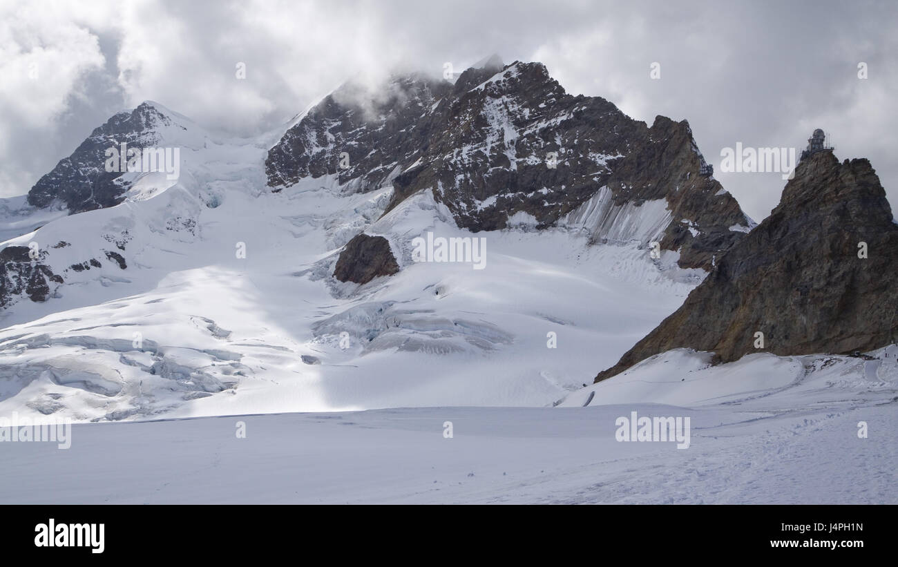 Glacier, summit, rock, innevate ragged nuvole, light tuning, Svizzera, Canton Berna, della Vergine, col ghiacciaio di Aletsch, Foto Stock
