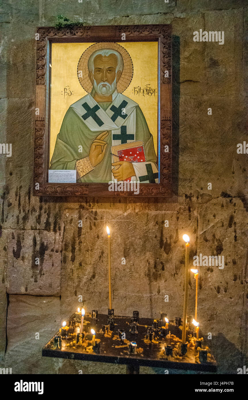 Icona dorata nell'antica chiesa di Jvari a Mtskheta, Georgia Foto Stock