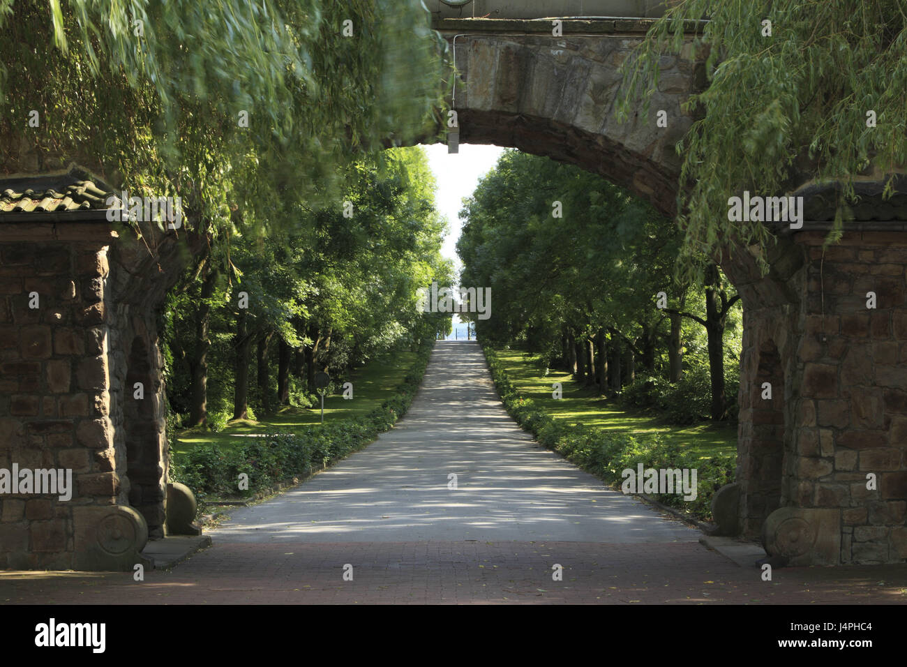 Germania, Dortmund, dissenteria area, Brackel, cimitero, avenue, archway, Foto Stock