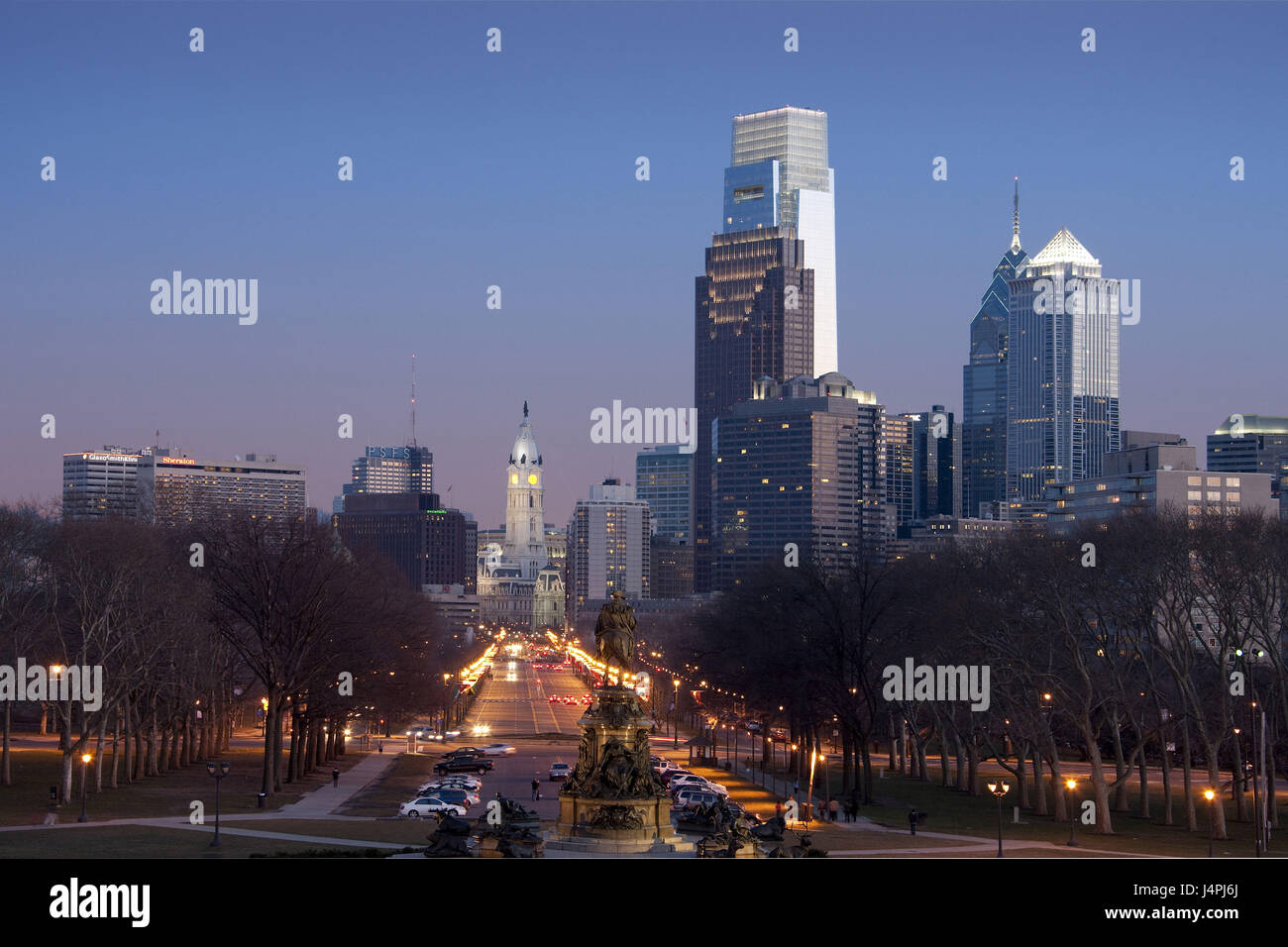 USA, Città di Philadelphia, municipio Benjamin Franklin Parkway, luci, sera, Foto Stock