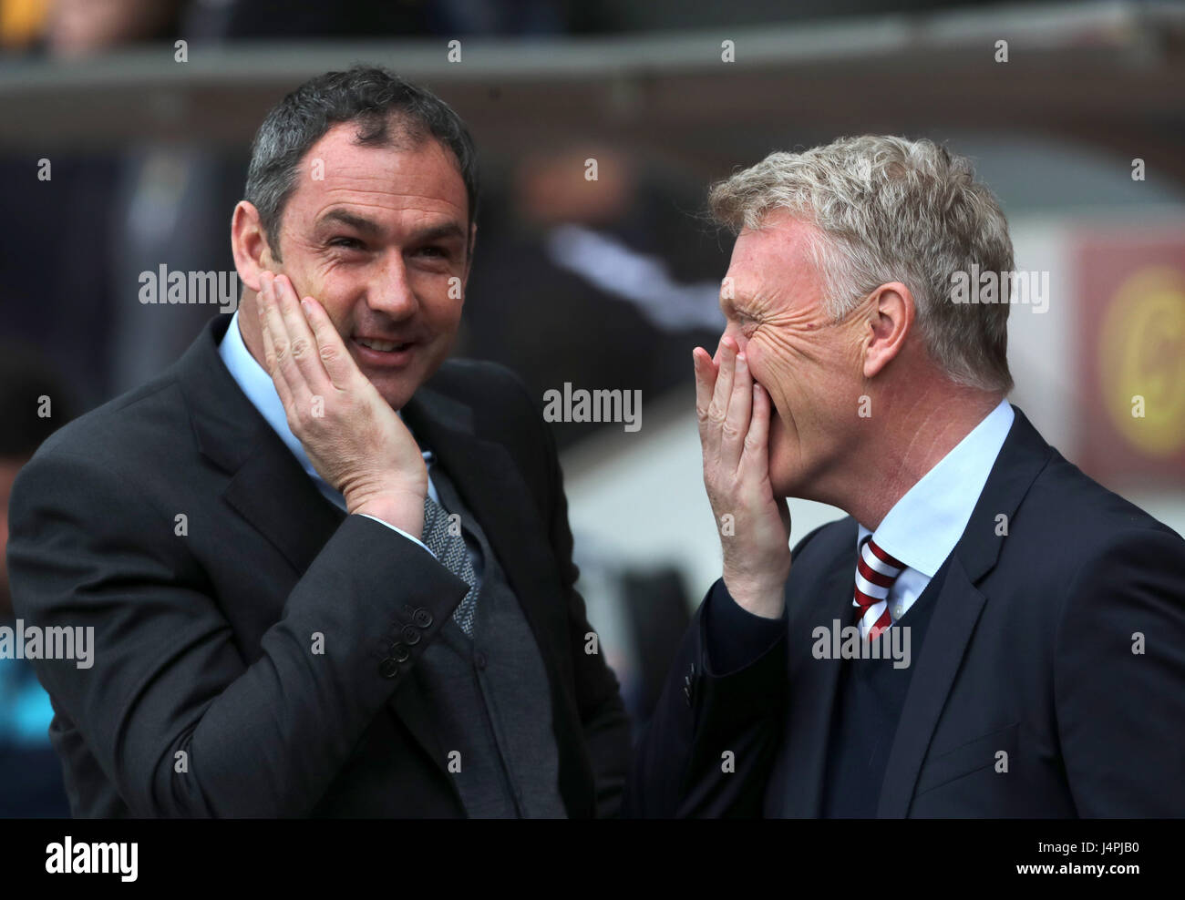 Swansea City manager Paolo Clemente (sinistra) e Sunderland manager David Moyes reagiscono durante il match di Premier League allo stadio di luce, Sunderland. Foto Stock