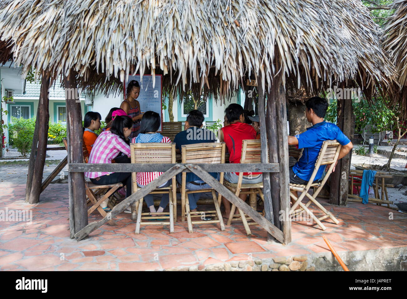 SAO BEACH, VIETNAM - Febbraio 27, 2017: persone non identificate in Sao beach in Vietnam. Sao beach è una delle migliori spiagge del Vietnam. Foto Stock