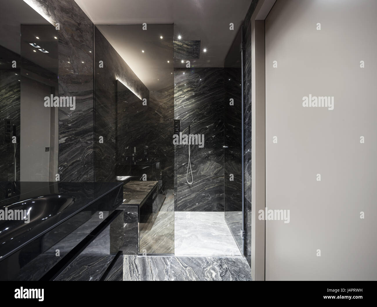 Interno Del Bagno Moderno Con Marmo Nero Foto Stock Alamy