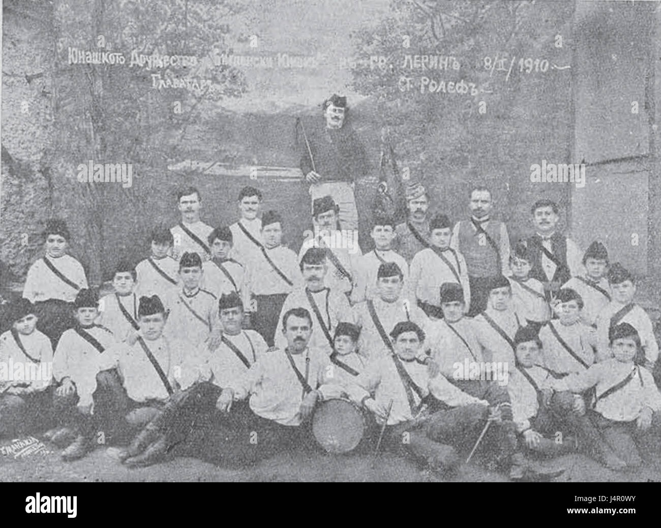 Yunashko druzhestvo lerin è un termine storico che si riferisce a un'organizzazione comunitaria russa nota per le sue attività culturali e sociali. Questi gruppi hanno svolto un ruolo significativo nel preservare le tradizioni russe e nel promuovere i legami con la comunità durante la fine del XIX secolo e l'inizio del XX secolo. Foto Stock