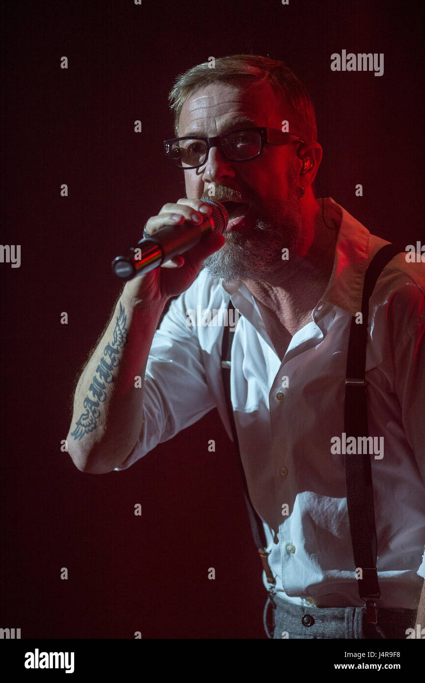 Torino, Italia. 13 Maggio, 2017. 13 Maggio 2017 - Marco Masini in scena al Teatro Colosseo", Torino, con la sua 'Spostato DI NAZIONI UNITE SECONDO LIVE 2017' Credit: Antonio Polia/Alamy Live News Foto Stock