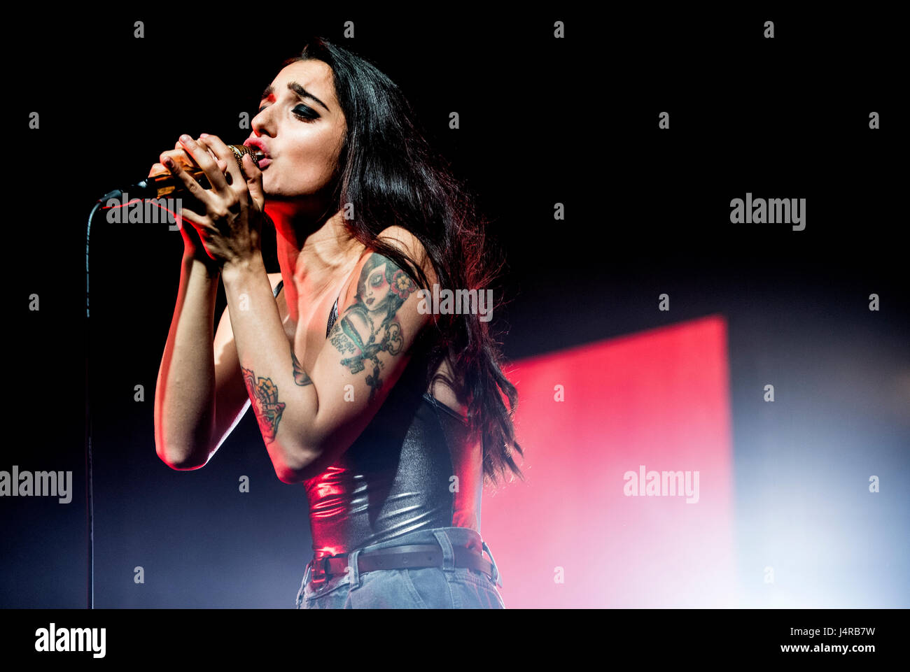Venaria Reale, Italia. 13 Maggio, 2017. Il cantante italiano Levante (Claudia Lagona) suona presso il Teatro della Concordia Credito: Alberto Gandolfo/Alamy Live News Foto Stock
