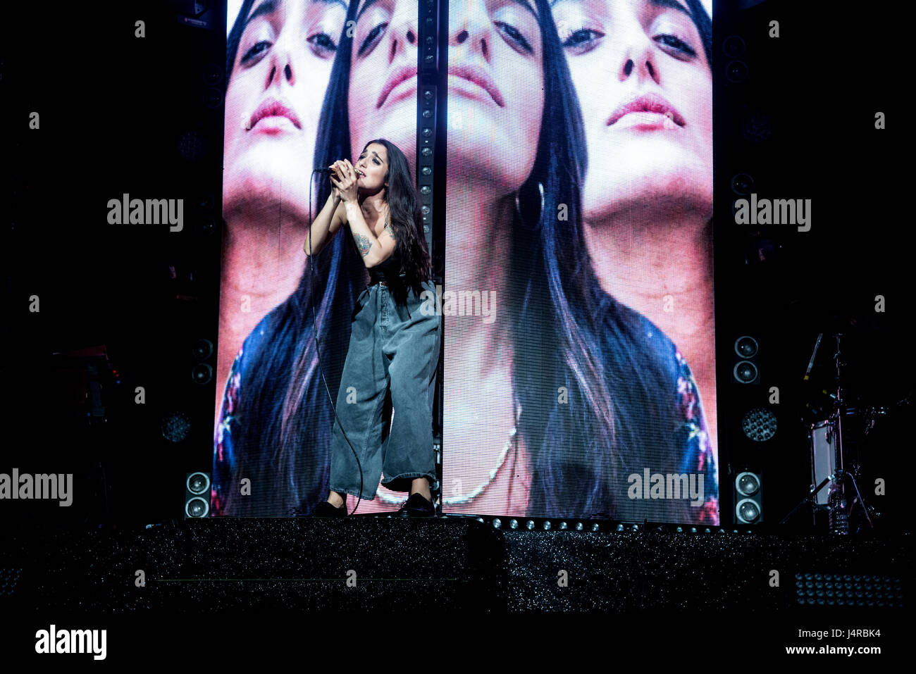 Venaria Reale, Italia. 13 Maggio, 2017. Il cantante italiano Levante (Claudia Lagona) suona presso il Teatro della Concordia Credito: Alberto Gandolfo/Alamy Live News Foto Stock