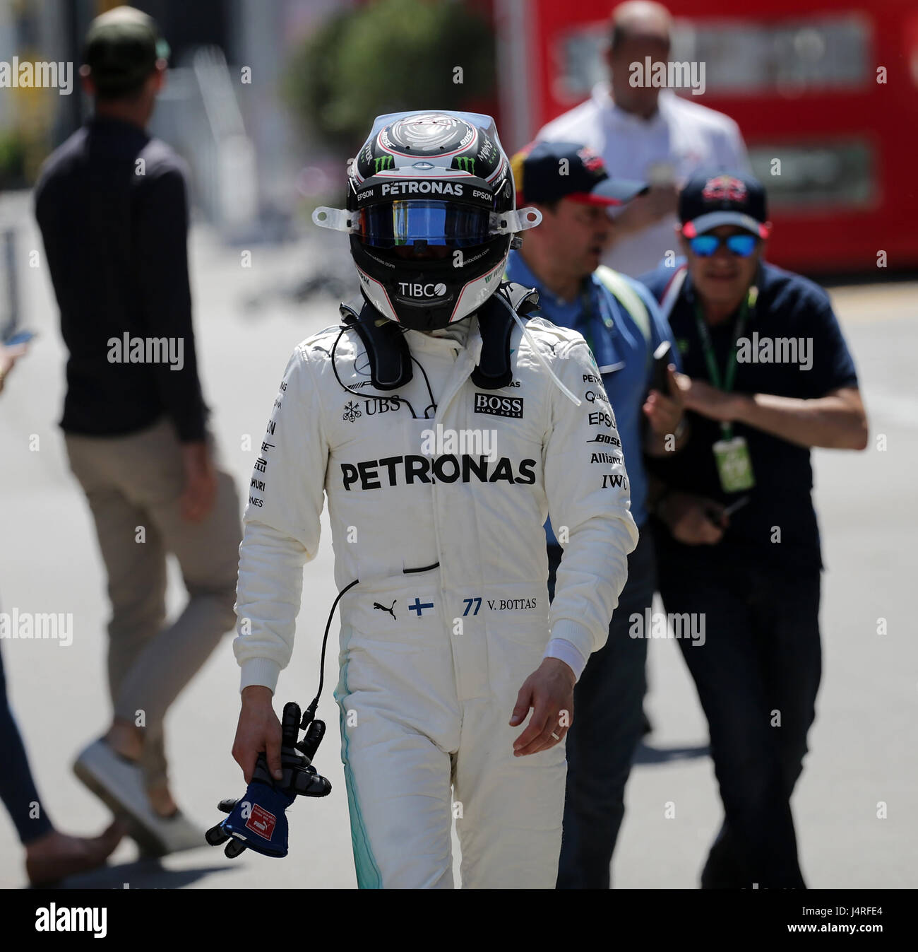 14.05.2017, Circuit de Catalunya, Barcelona, FORMULA 1 GRAN PREMIO DE ESPAÑA PIRELLI 2017 , im Bild Valtteri Bottas (PINNA#77), la Mercedes AMG Petronas Formula One Team kommt nach seinem Ausscheiden zu Fuß in das Fahrerlager zurück foto: Cronos/Hasan Bratic Foto Stock