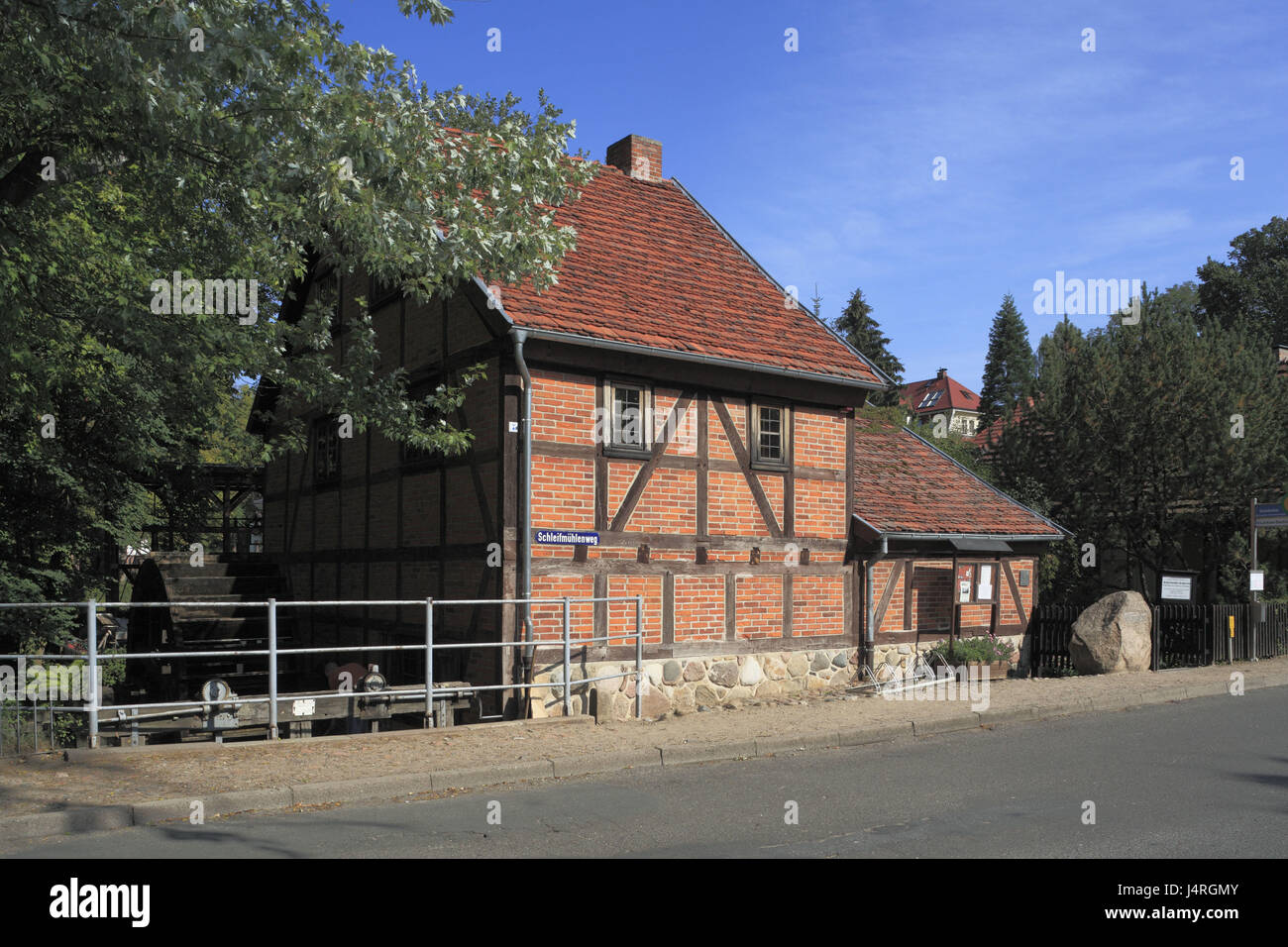 Germania, Meclemburgo-Pomerania occidentale, Schwerin, Schleifmühle, mulino ad acqua, edificio con travi di legno, museo, Foto Stock