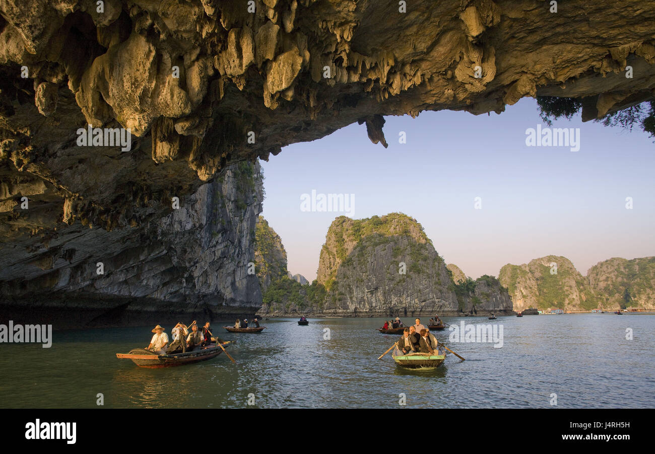 Il Vietnam, Halong Bay, bile bow, stivali, Foto Stock
