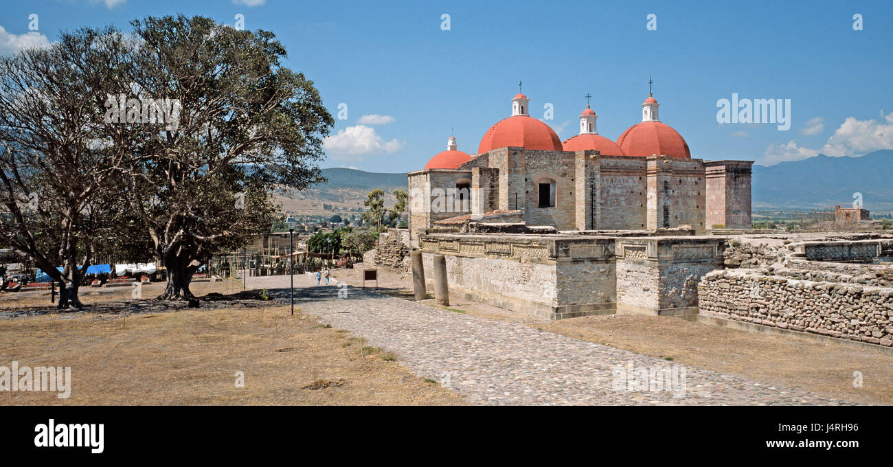 Messico, Oaxaca, cattedrale, Mitla, luogo di interesse chiesa coloniale, chiesa, edificio, cupole, religione, fede, esterno, Foto Stock