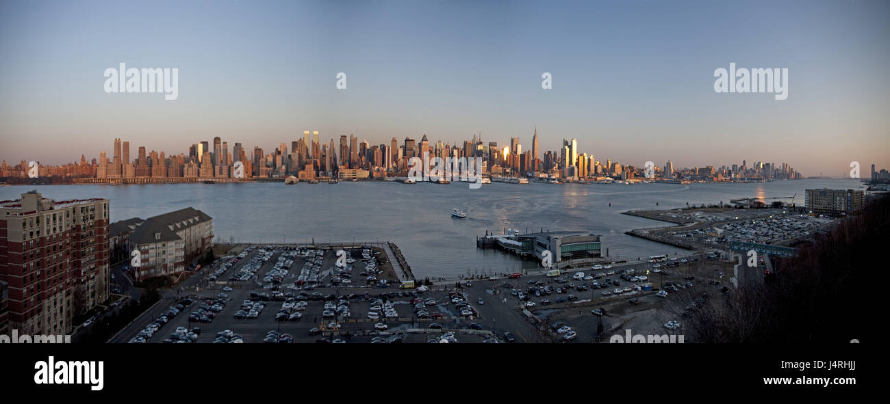 Gli Stati Uniti, New York City, panorama, Midtown Manhattan, skyline, Fiume Hudson, New Jersey, parcheggio, Foto Stock