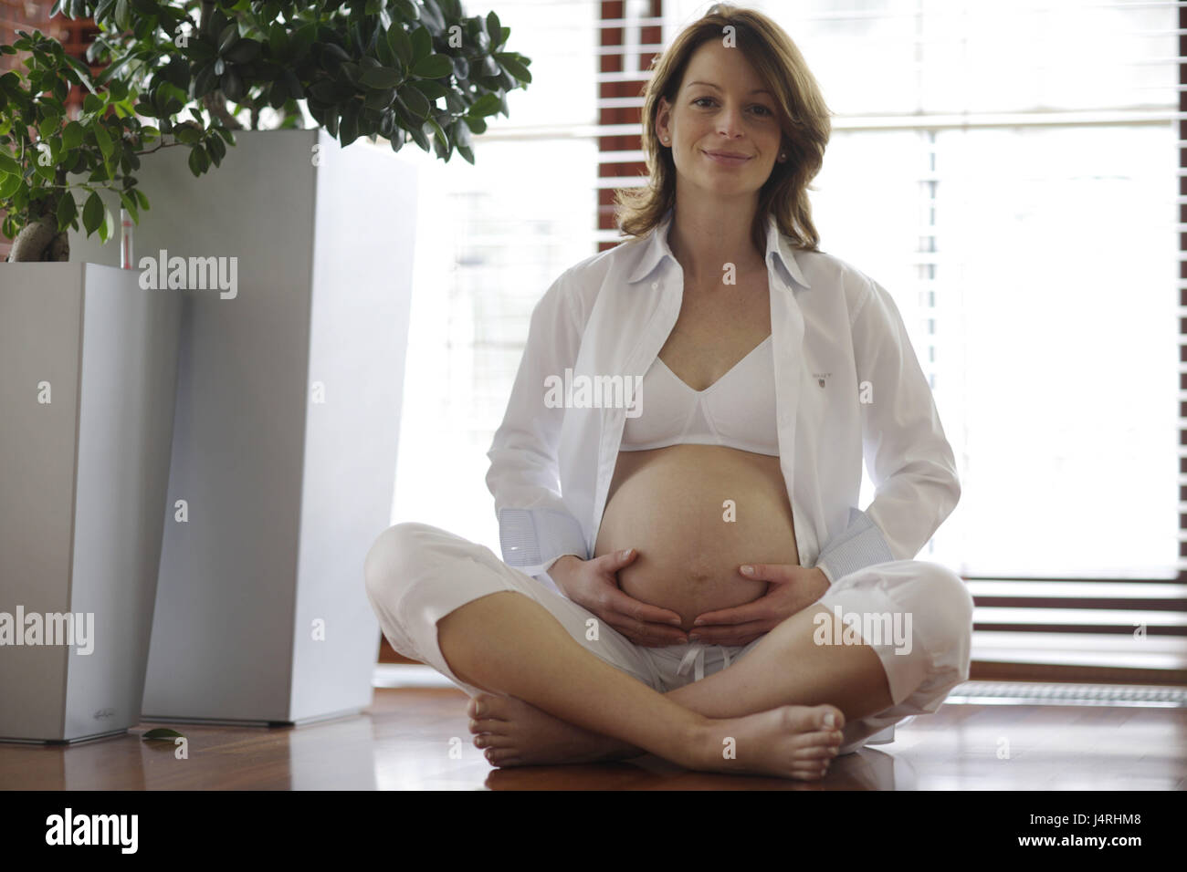 In stato di gravidanza, yoga, a gambe incrociate, Foto Stock
