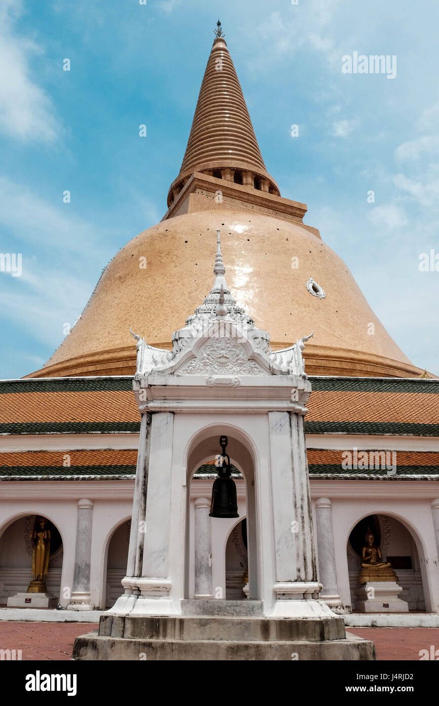 Viaggiare in Thailandia il mondo più alto stupa Foto Stock