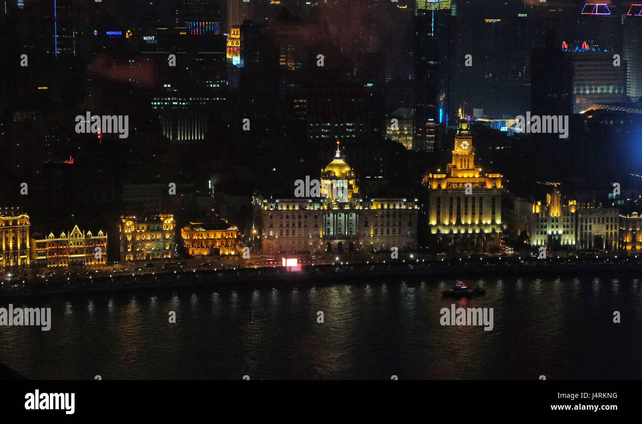 Vista notturna al Riverside centro business in Cina a Shanghai, 26 febbraio 2016. Foto Stock