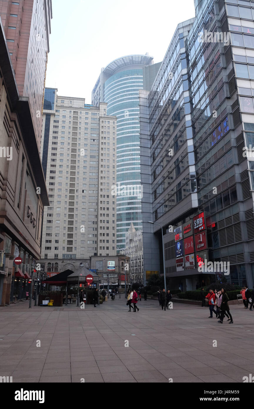 Nanjing Road a Shanghai. La zona è il principale quartiere dello shopping di Shanghai, Cina Foto Stock