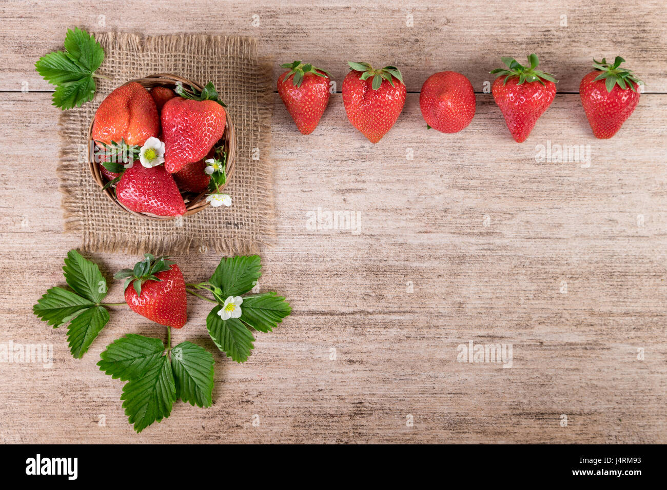 Le fragole retro top visualizza lo spazio di copia Foto Stock