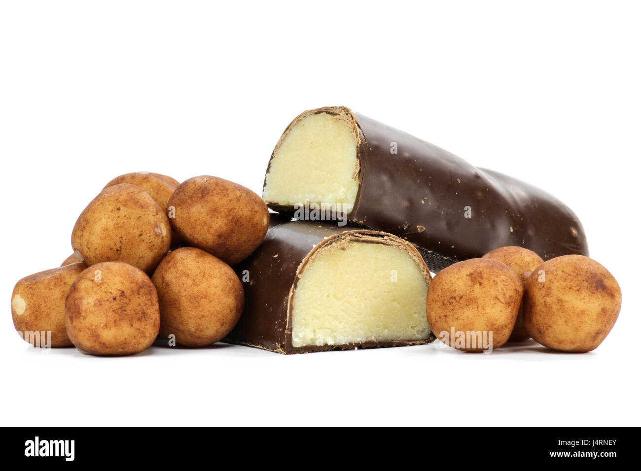 Il marzapane fatto a Lubeck isolati su sfondo bianco. Lubecca è una città in Germania e ben noto per il suo marzapane esperto artigianato e mestieri. Foto Stock