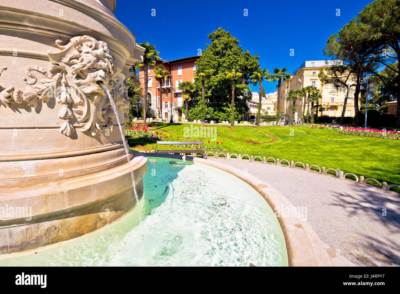 Parco di Opatija e vista sulla fontana, Adriatico destinazione turistica nella baia di Kvarner, Croazia Foto Stock