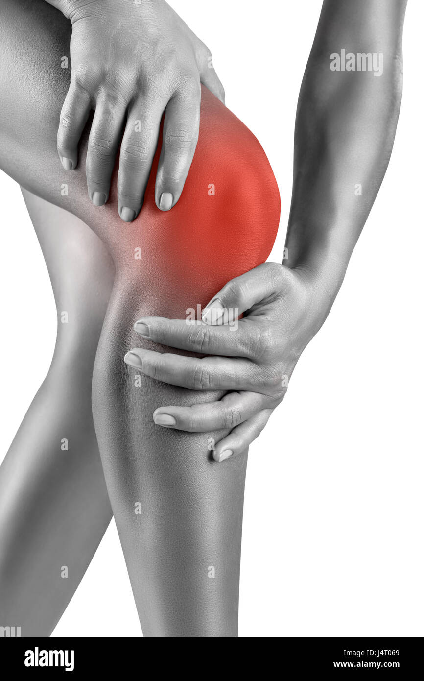 Donna con il dolore al ginocchio isolato su uno sfondo bianco Foto Stock