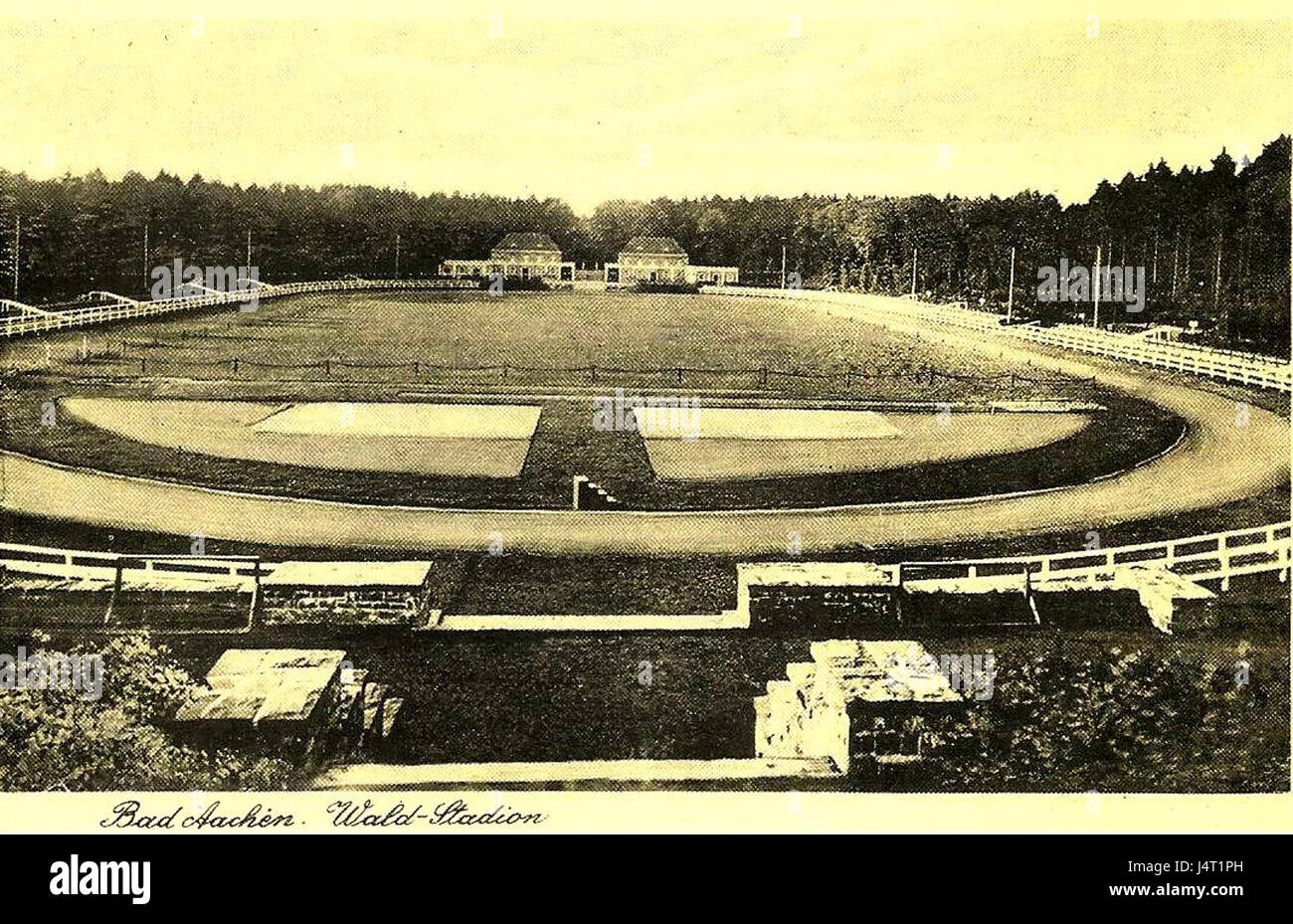 Il Waldstadion di Aquisgrana, costruito nel 1927, è uno storico stadio sportivo della Germania. È stata sede di vari eventi sportivi ed è un pezzo importante della storia sportiva locale. Foto Stock