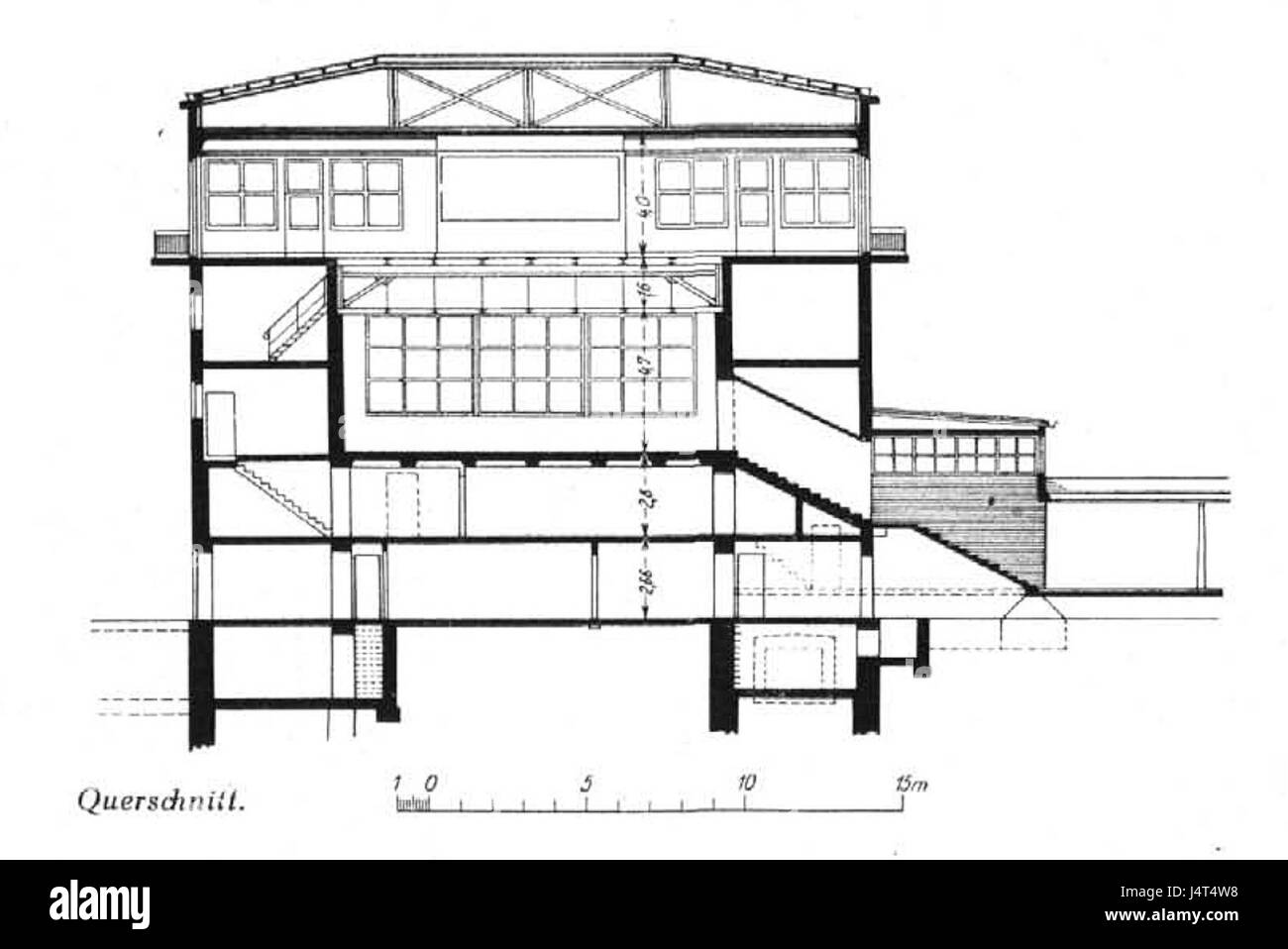 U Bahnhof Olympia Stadion è una stazione della metropolitana situata vicino allo Stadio Olimpico di Berlino, Germania. Il Querschnitt si riferisce a una sezione trasversale o a una disposizione della stazione, evidenziandone il design e la funzionalità all'interno del sistema di trasporto della città. Foto Stock