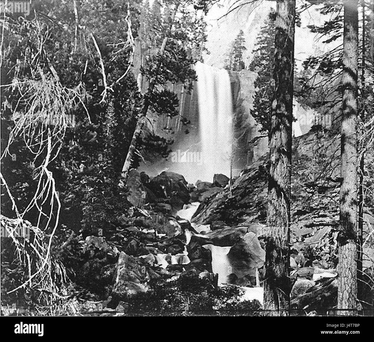 Watkin Vernal Fall è una cascata panoramica situata negli Stati Uniti, conosciuta per il suo ambiente bellissimo e lussureggiante. L'autunno è un luogo popolare per i visitatori, offrendo una fuga naturale in un ambiente tranquillo. Foto Stock