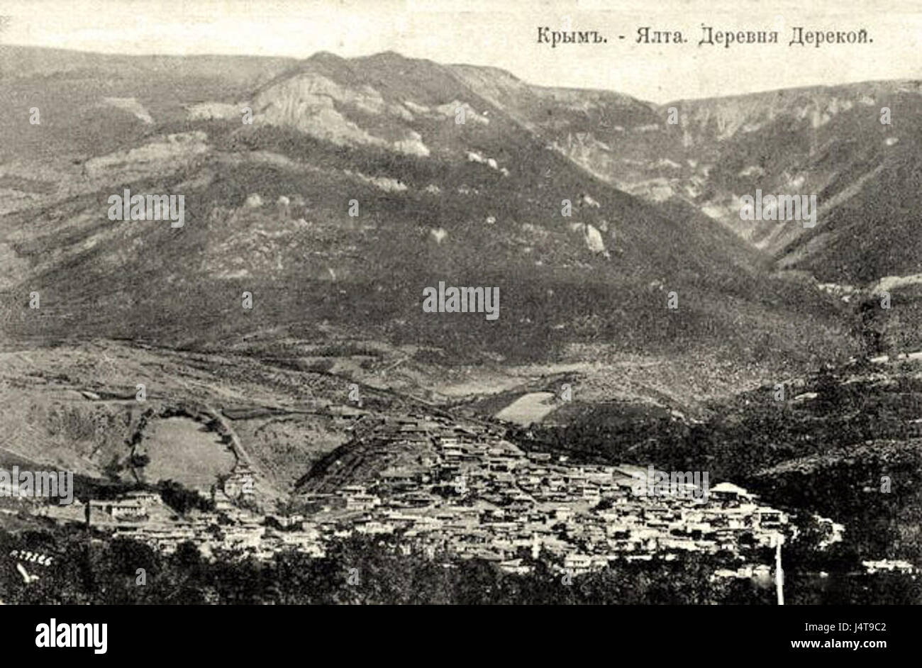 Yalta è una città situata sulla costa meridionale della penisola di Crimea. Conosciuta per il suo significato storico e la sua bellezza paesaggistica, è stata una popolare destinazione turistica e centro culturale della regione. Foto Stock