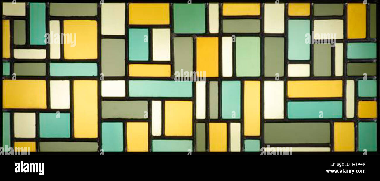 "Leaded Glass Composition VIII" di Theo van Doesburg è un'opera d'arte astratta che mostra il suo contributo unico al movimento De Stijl. Questa composizione enfatizza le forme geometriche e i colori primari, evidenziando il suo approccio pionieristico al design modernista. Foto Stock