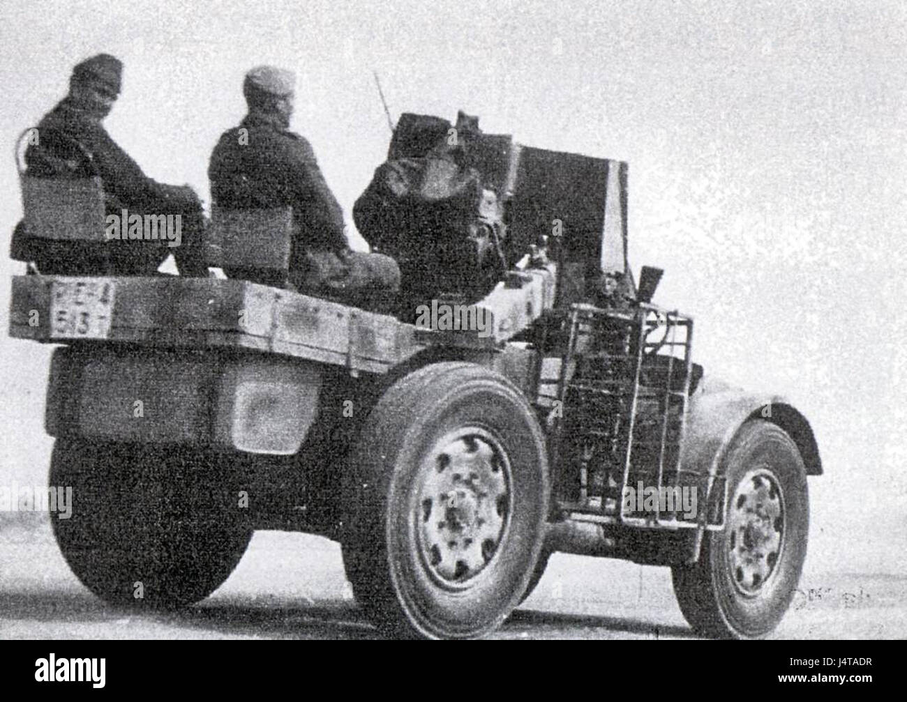 TL37 75 mm posteriore si riferisce probabilmente a una parte specifica di un veicolo o di una macchina, molto probabilmente un modello militare o storico, indicato da un cannone da 75 mm. Questa parte si riferisce alla sezione posteriore o al componente collegato al cannone. Foto Stock