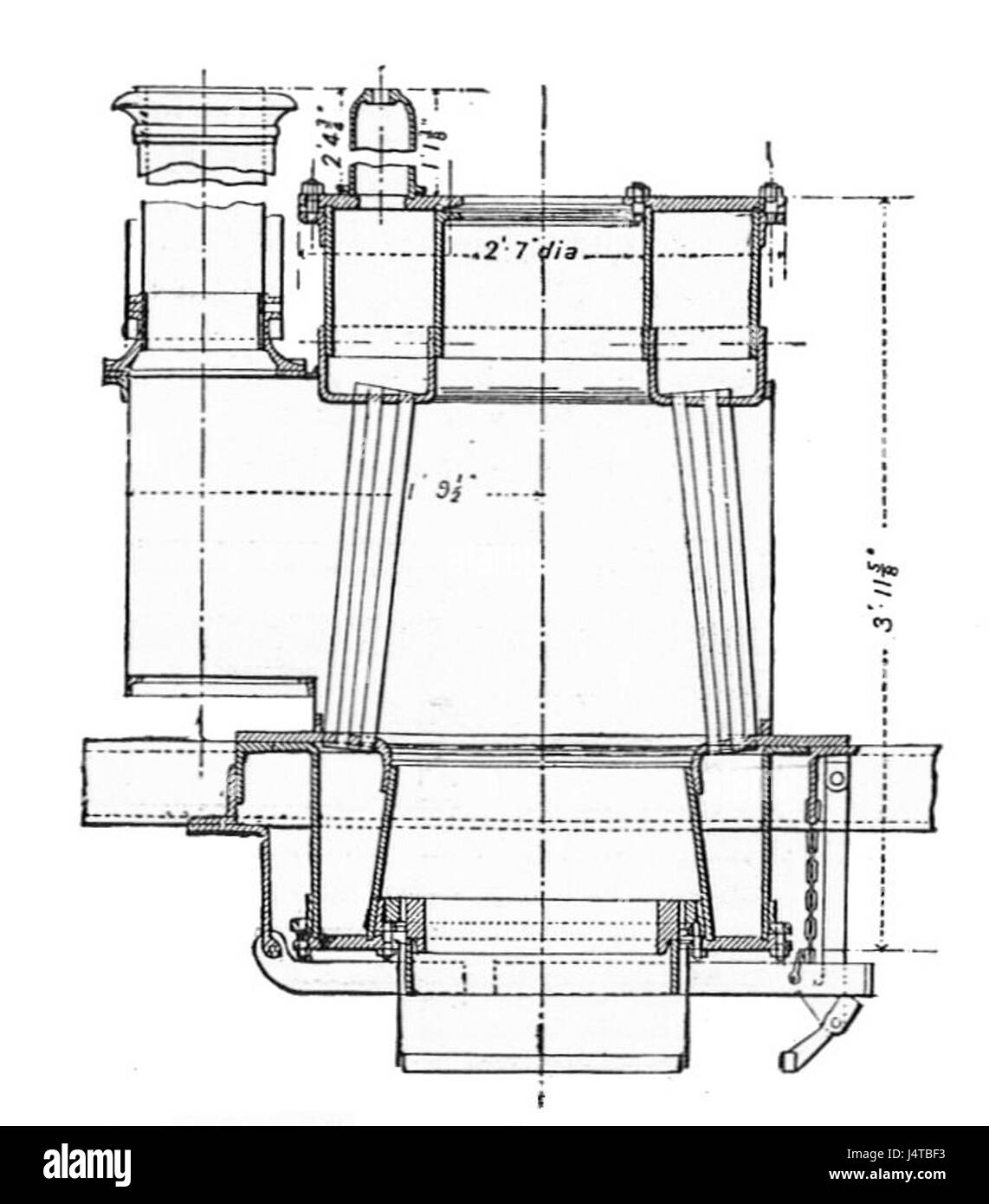 Questo schema tecnico illustra la sezione di una caldaia a tubo d'acqua verticale Thornycroft, come descritto in "Modern Engines, Vol III" di Rankin Kennedy, che illustra i progressi ingegneristici nella tecnologia delle caldaie. Foto Stock