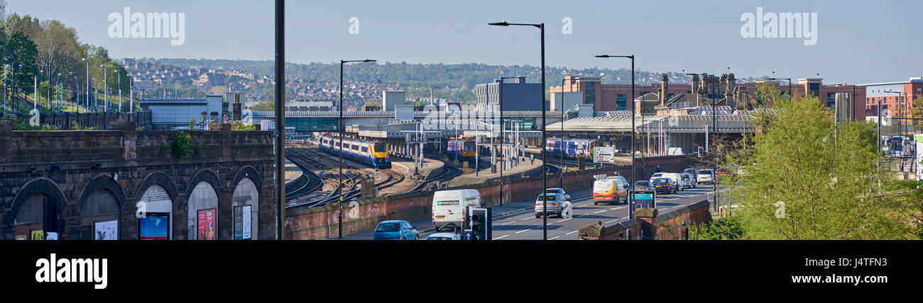 Un covone Street, Sheffield South Yorkshire con Sheffield stazione ferroviaria Foto Stock