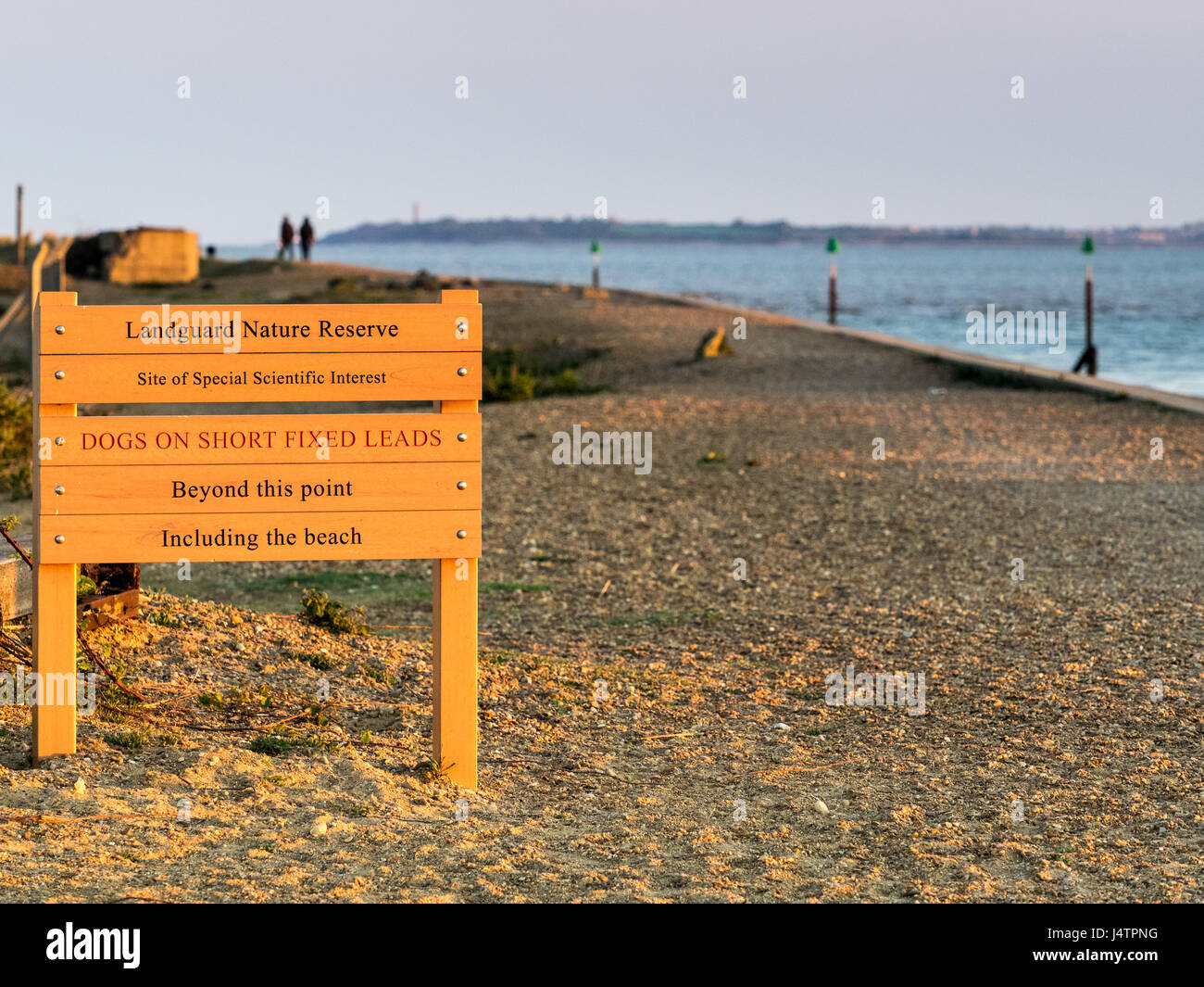 Informazioni per i visitatori firmare all'entrata del Landguard Riserva Naturale, siti di particolare interesse scientifico in Felixstowe nell' Est dell' Inghilterra Foto Stock